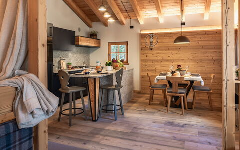 Baita Piciola: Bois, Meubles, Design Intérieur, Domicile, Table, Chalet, Sol, Cabane En Rondins, Chaise, Table Cuisine Et Salle A Manger