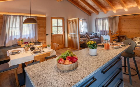 Baita Piciola: Bois, Meubles, Design Intérieur, Domicile, Maison, Sol, Chalet, Plafond, Chaise, Pièce
