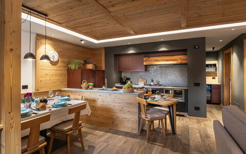 Baita Granda: Meubles, Bois, Design Intérieur, Plafond, Sol, Cuisine, Table Cuisine Et Salle A Manger, Domicile, Table, Chaise