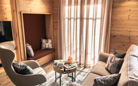Baita Granda: Meubles, Design Intérieur, Sol, Bois, Sol, Salon, Canapé, Appartement, Éclairage, Pièce
