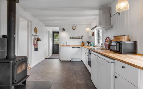 Blomma - 1Km from the Sea: Cuisine, Appareil De Cuisine, Principaux Appliance, Comptoir, Électroménager, Cabinetry, Plafond, Pièce, Cuisinière, Robinet