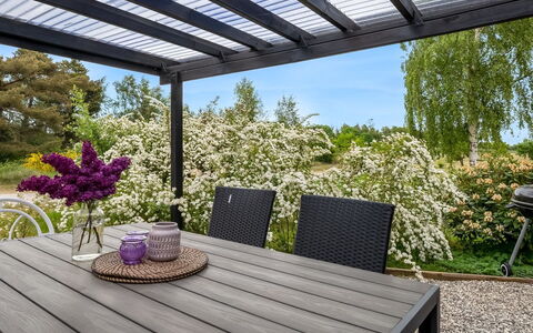 Blomma - 1Km from the Sea: Mobilier De Jardin, Meubles, Tableau De Plein Air, Jardin, Patio, Ombre, Structure En Plein Air, Pergola, Plate-Forme, Chaise