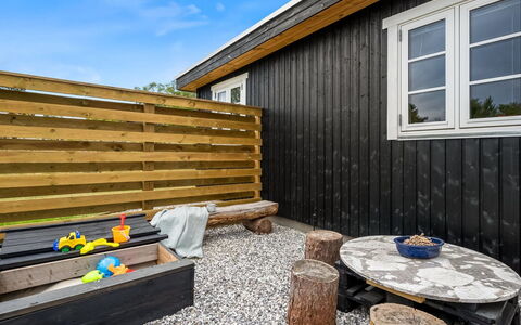 Blomma - 1Km from the Sea: Bois, Planche, Arrière-Cour, Dur, Tache De Bois, Plate-Forme, Jardin, Cour, Siding, Batiments Jardin