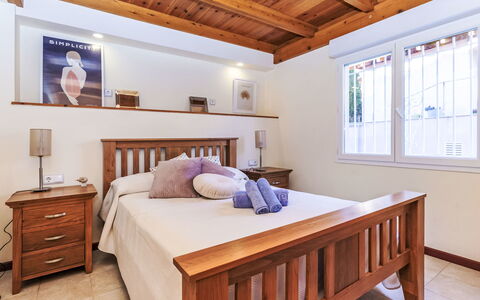 Casa Berta: Meubles, Lit, Chambre, Design Intérieur, Bois, Drap De Lit, Literie, Sol, Sol, Plafond