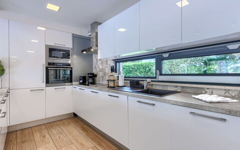 Frani: Cuisine, Comptoir, Appareil De Cuisine, Design Intérieur, Principaux Appliance, Sol, Cabinetry, Plafond, Luminaire, Luminaire Plomberie