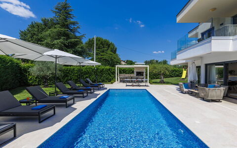 Frani: Bleu, Piscine, Recours, Loisir, Mobilier De Jardin, Eco Hôtel, Aménagement Paysager, Ombre, Hôtel, Villa