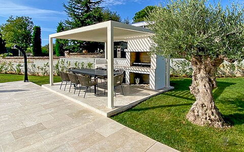 Frani: Arbuste, Zone Résidentielle, Porche, Jardin, Balcon, Ombre, Mobilier De Jardin, Cour, Chaise, Aménagement Paysager