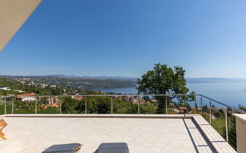 Anna: Arbuste, Zone Résidentielle, Porche, Jardin, Balcon, Ombre, Mobilier De Jardin, Cour, Chaise, Aménagement Paysager