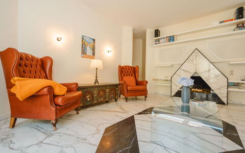 Villa Hiss: Sol, Design Intérieur, Sol, Plafond, Salon, Canapé, Moulage, Luminaire