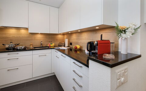Chalet an der Egg: Cuisine, Comptoir, Appareil De Cuisine, Cabinetry, Principaux Appliance, Design Intérieur, Bois, Sol, Domicile, Meubles