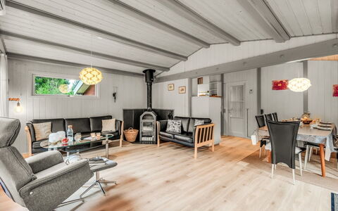 Amaya - 1Km from the Sea: Meubles, Design Intérieur, Sol, Sol, Plafond, Pièce, Chaise, Table, Appartement, Table Cuisine Et Salle A Manger