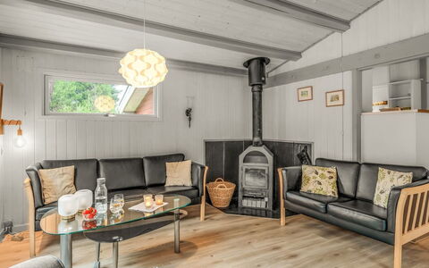 Amaya - 1Km from the Sea: Meubles, Design Intérieur, Sol, Sol, Plafond, Pièce, Chaise, Table, Appartement, Table Cuisine Et Salle A Manger