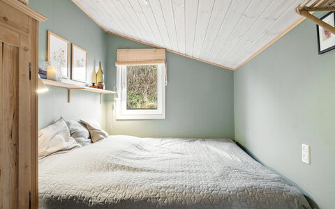 Aarno - 120M from the Sea: Design Intérieur, Mur, Chambre, Plafond, Sol, Bois, Sol, Lit, Meubles, Pièce
