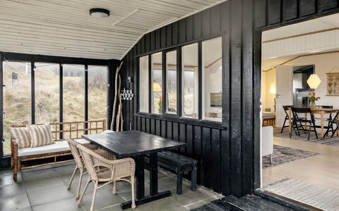 Aarno - 120M from the Sea: Meubles, Bois, Design Intérieur, Sol, Sol, Plafond, Table, Pièce, Domicile, Salon