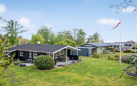 Rikkart - from the Sea: Zone Résidentielle, Toit, Maison, Domicile, Biens, Chalet, Banlieue, Pelouse, Aménagement Paysager, Jardin