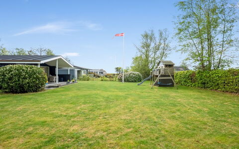 Rikkart - from the Sea: Maison, Domicile, Zone Résidentielle, Lot Terre, Pelouse, Toit, Chalet, Jardin, Biens, Ombre