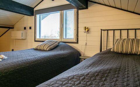 Aurinkopaikka: Bois, Chambre, Sol, Plafond, Design Intérieur, Lit, Sol, Éclairage, Meubles, Cadre De Lit