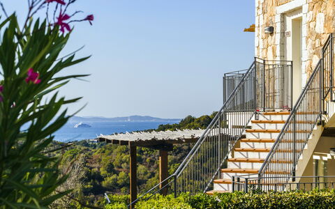 Baia Bianca Apartments Sardinia: Balcon, Biens, Balustrade, Villa, Eco Hôtel, Escaliers, Clôture, Porche, Manoir
