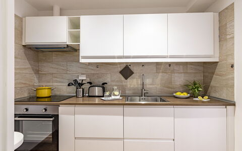 Suite Trastevere: Cuisine, Comptoir, Appareil De Cuisine, Cabinetry, Meubles, Design Intérieur, Principaux Appliance, Sol, Bois, Électroménager