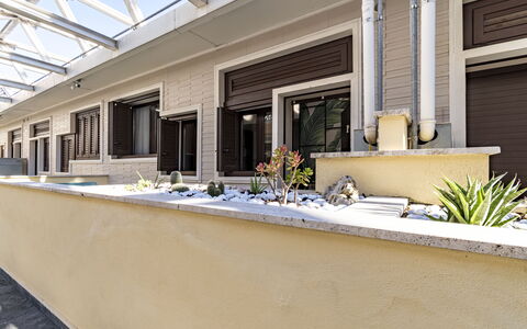 Suite Trastevere: Ombre, Béton, Balcon, Daylighting, Cour, Plante D'Appartement