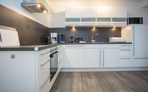 Blick Ins Grüne: Cuisine, Comptoir, Appareil De Cuisine, Principaux Appliance, Sol, Design Intérieur, Bois, Cabinetry, Sol, Plafond
