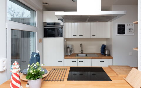 Horizon by the Sea: Cuisine, Appareil De Cuisine, Comptoir, Meubles, Design Intérieur, Sol, Cabinetry, Bois, Sol, Principaux Appliance