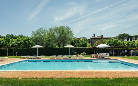 La Pergola: Piscine, Recours, Jardin, Loisir, Eco Hôtel, Biens, Hacienda, Mobilier De Jardin, Pelouse, Aménagement Paysager