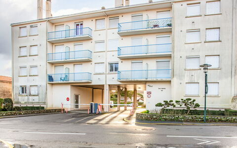 La Bernerie-En Retz 250: Appartement, Quartier, Zone Résidentielle, Asphalte, Condominium, Design Urbain, Établissements Humains, Usage Mixte, Balcon, Familiale