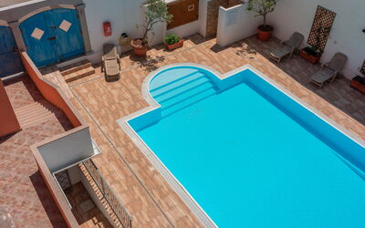 Cristal Blu Apartments In Santa Teresa Gallura: Piscine, Composite, Recours, Thermes, Tuile, Caractéristique De L'Eau, Hacienda, Conception, Hôtel, Cour