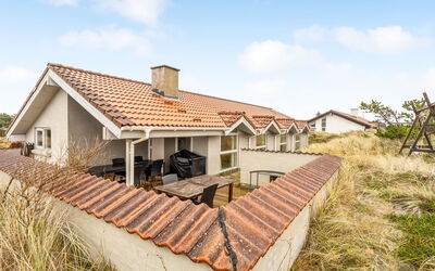 Annemone - 600M from the Sea