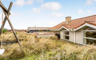 Annemone - 600M from the Sea
