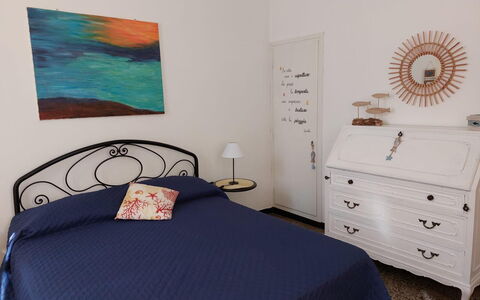 Casa Annalù With Garden, Wifi, Bogliasco: Meubles, Lit, Chambre, Literie, Design Intérieur, Drap De Lit, Sol, Sol, Bois, Linge