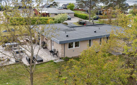 Sebine - 200M from the Sea: 