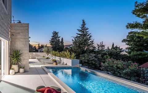 Brax8: Piscine, Zone Résidentielle, Domicile, Aménagement Paysager, Biens, Villa, Cour, Manoir, Eco Hôtel, Caractéristique De L'Eau