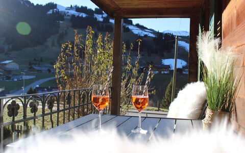 Flott: Colline, Meubles, Chaise, Chaîne De Montagnes, Balcon, Eco Hôtel, Vallée, Porche, Mobilier De Jardin, Plate-Forme