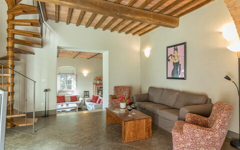 Villa Linchiano: Mur, Design Intérieur, Meubles, Sol, Bois, Plafond, Sol, Canapé, Pièce, Salon