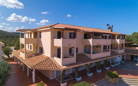 Golfo Aranci Apartments With Ac: Zone Résidentielle, Biens, Recours, Villa, Eco Hôtel, Hacienda, Hôtel, Balcon, Manoir, Mobilier De Jardin