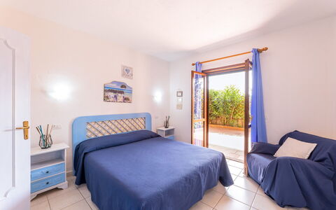 Golfo Aranci Apartments With Ac: Meubles, Appartement, Recours, Chaise, Chambre, Hôtel, Lit, Villa, Literie, Cadre De Lit