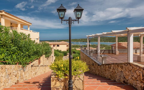 Golfo Aranci Apartments With Ac: Zone Résidentielle, Ville, Biens, Recours, Balcon, Eco Hôtel, Ombre, Villa, Hacienda, Aménagement Paysager