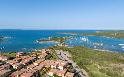 Golfo Aranci Apartments With Ac: Vue Du Ciel, Cotiers Et Relief Océaniques, Côte, Photographie Aérienne, Mer, Océan, Baie, Marina, Rive