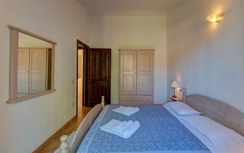 Apartment Sardinia Seaside Ac And Wifi: Meubles, Sol, Sol, Design Intérieur, Lit, Chambre, Plafond, Cadre De Lit, Drap De Lit, Pièce