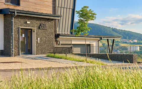 Loucna Pod Klínovcem 176: Siding, Balcon