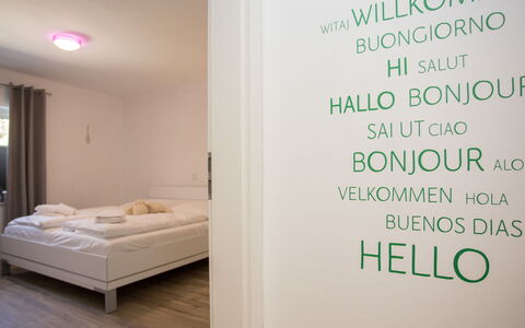 Family Lodge: Design Intérieur, Mur, Sol, Lit, Chambre, Sol, Bois, Meubles, Pièce, Plafond