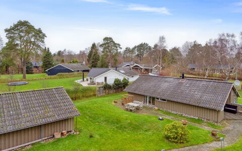 Arent - 1.1Km from the Sea: Bois, Meubles, Appartement, Pièce, Plafond, Tache De Bois, Chaise, Dur, Vernis, Lumber