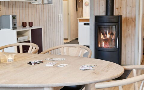 Arent - 1.1Km from the Sea: Bois, Meubles, Appartement, Pièce, Plafond, Tache De Bois, Chaise, Dur, Vernis, Lumber