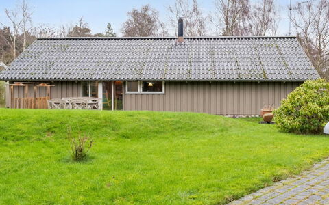 Arent - 1.1Km from the Sea: Bois, Meubles, Appartement, Pièce, Plafond, Tache De Bois, Chaise, Dur, Vernis, Lumber