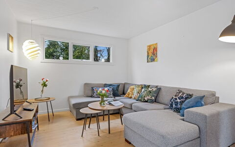 Runhild - 450M from the Sea: Meubles, Design Intérieur, Canapé, Sol, Sol, Mur, Salon, Pièce, Bois, Table