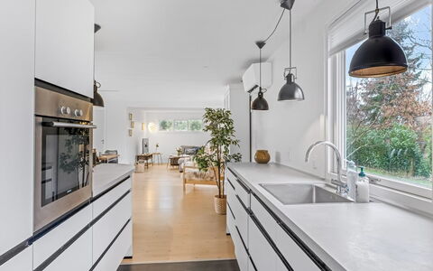 Runhild - 450M from the Sea: Sol, Design Intérieur, Cuisine, Bois, Plafond, Comptoir, Sol, Luminaire, Meubles, Éclairage