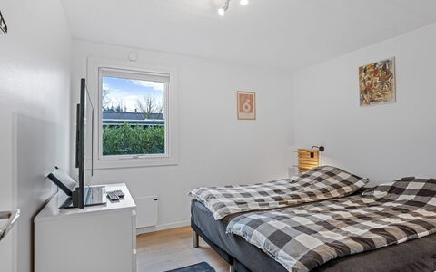 Runhild - 450M from the Sea: Mur, Bois, Meubles, Design Intérieur, Chambre, Appartement, Sol, Domicile, Lit, Plafond