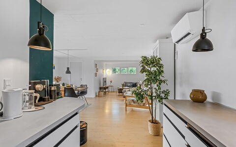Runhild - 450M from the Sea: Design Intérieur, Meubles, Sol, Mur, Luminaire, Plafond, Bois, Cuisine, Sol, Éclairage